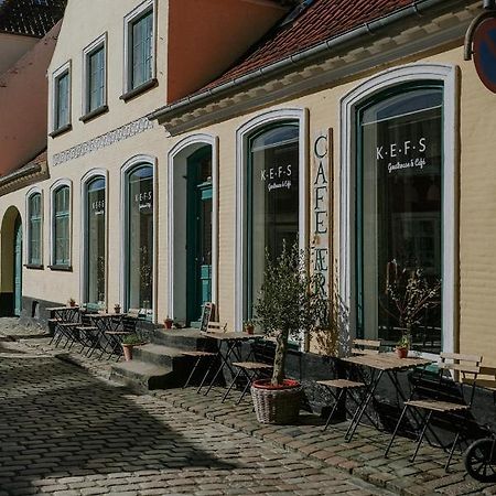 Kefs Guesthouse & Cafe Эрёскёбинг Экстерьер фото