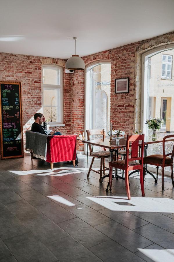 Kefs Guesthouse & Cafe Эрёскёбинг Экстерьер фото