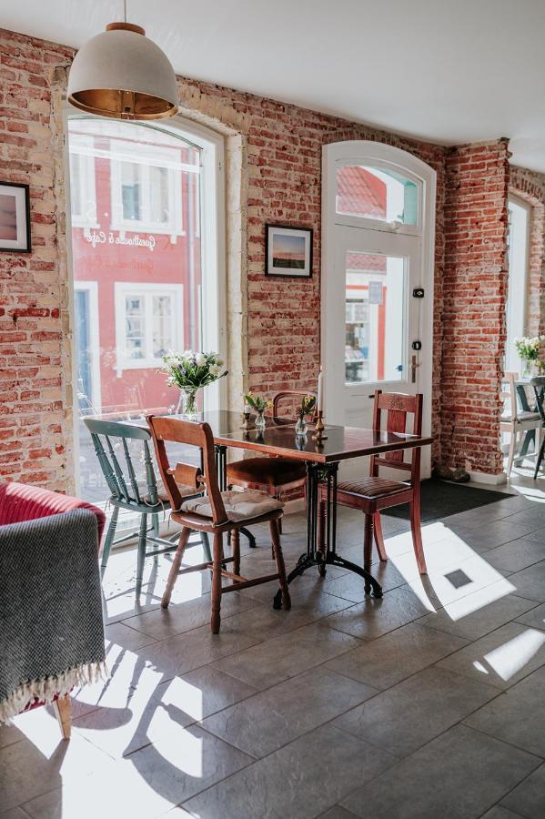 Kefs Guesthouse & Cafe Эрёскёбинг Экстерьер фото