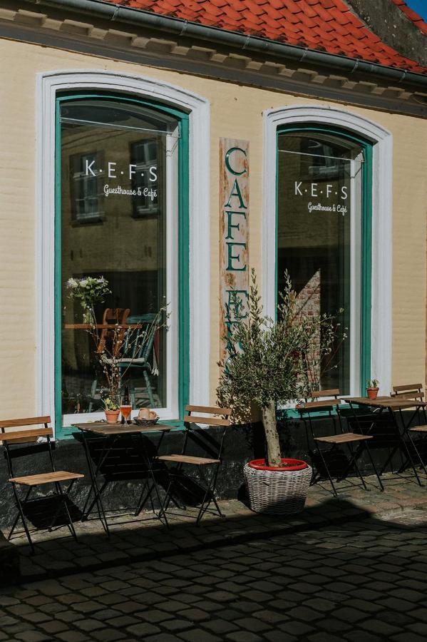 Kefs Guesthouse & Cafe Эрёскёбинг Экстерьер фото
