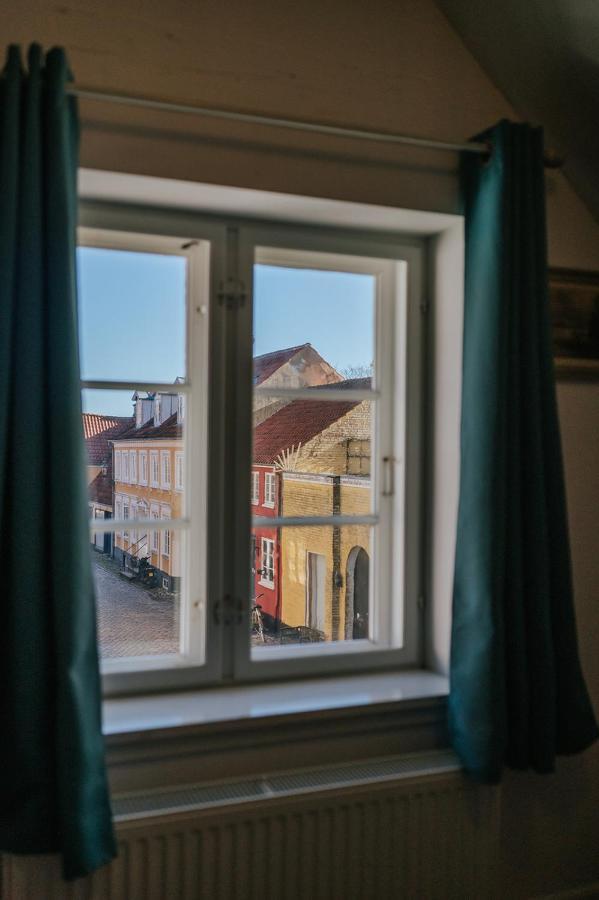 Kefs Guesthouse & Cafe Эрёскёбинг Экстерьер фото
