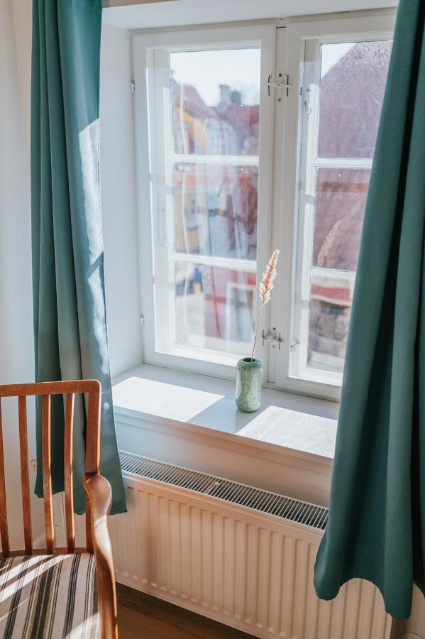 Kefs Guesthouse & Cafe Эрёскёбинг Экстерьер фото